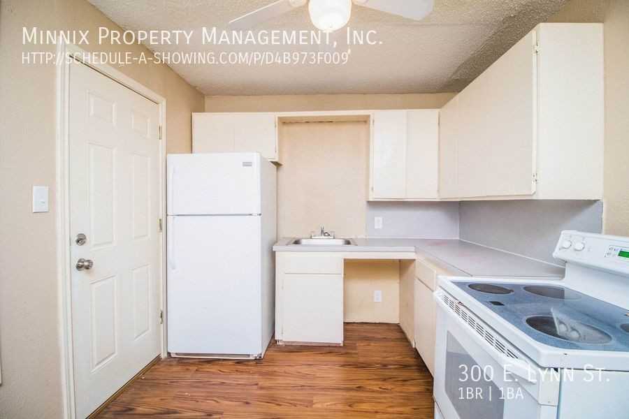 300 E Lynn St - Photo 2 of 10