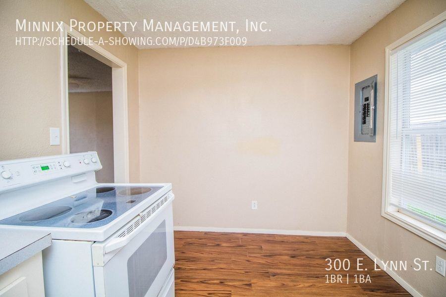 300 E Lynn St - Photo 3 of 10