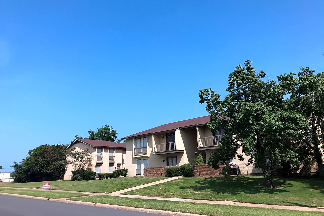 Monticello Apartments - Photo 3 of 5