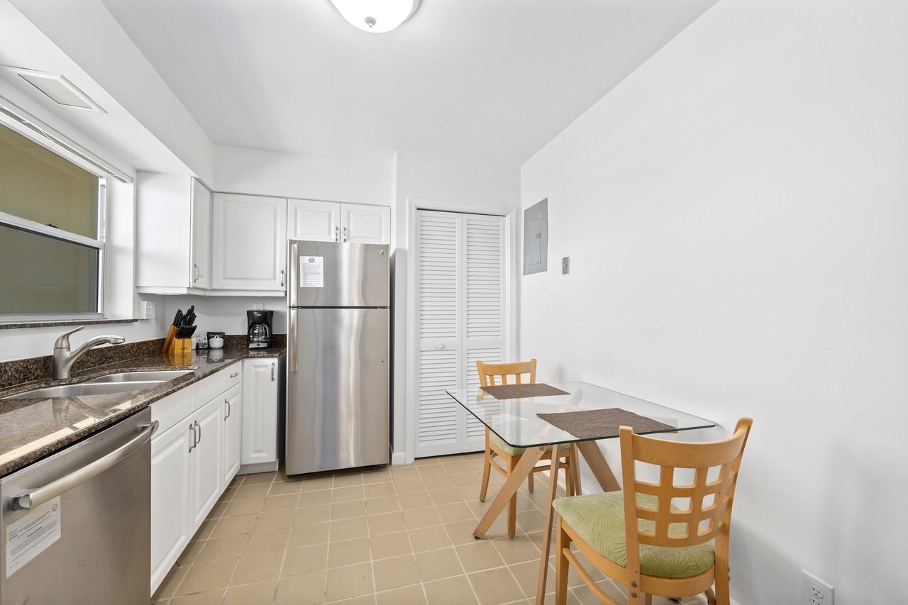 Palm Beach Resort & Beach Club - Photo 4 of 15