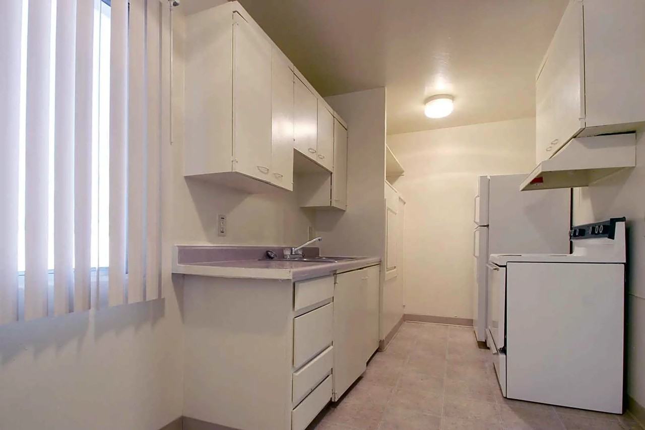 Baltimore and Cleveland Gardens - Photo 2 of 36