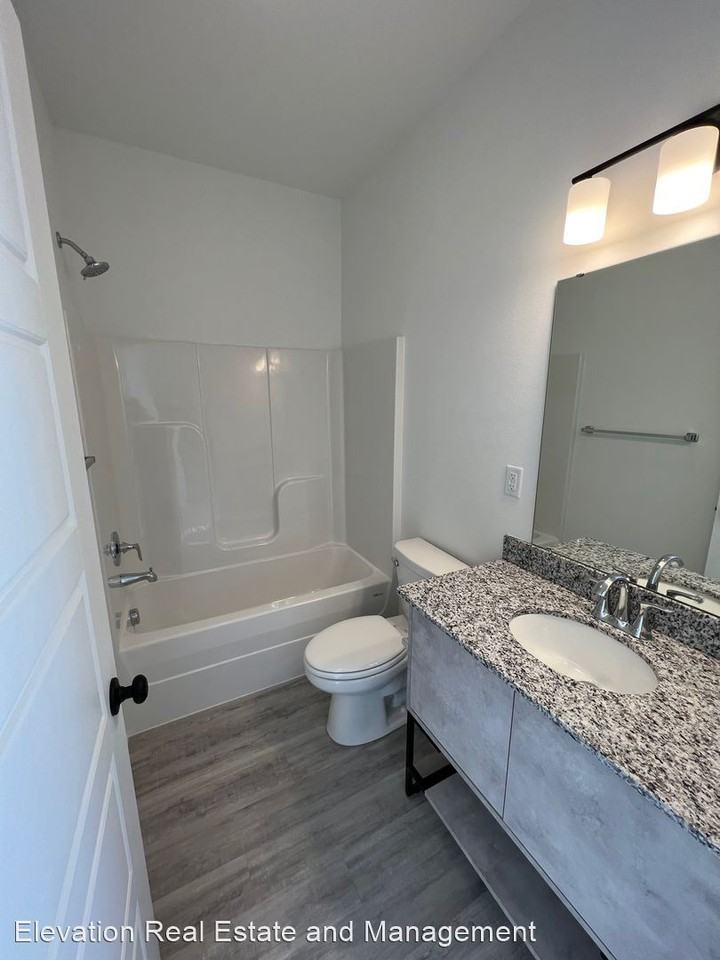 1040 Ventnor Ave - Photo 2 of 11