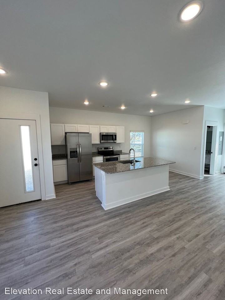 1040 Ventnor Ave - Photo 3 of 11