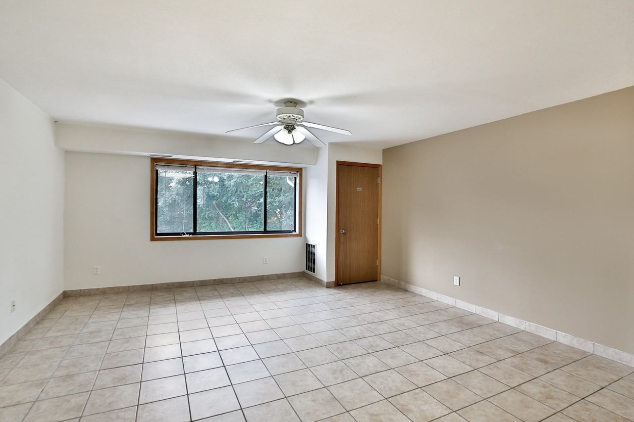 1410 Rollins Ave Se - Photo 4 of 11