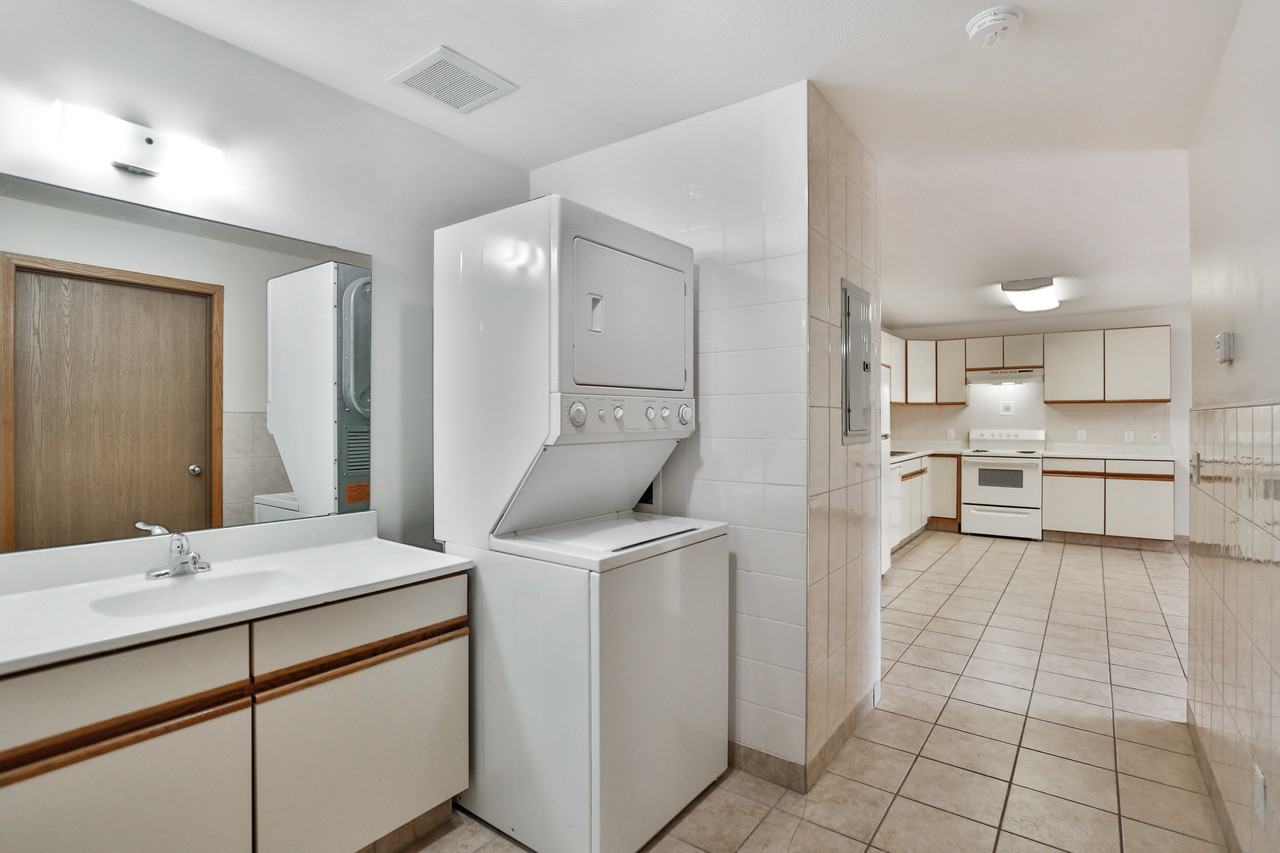 1410 Rollins Ave Se - Photo 3 of 11