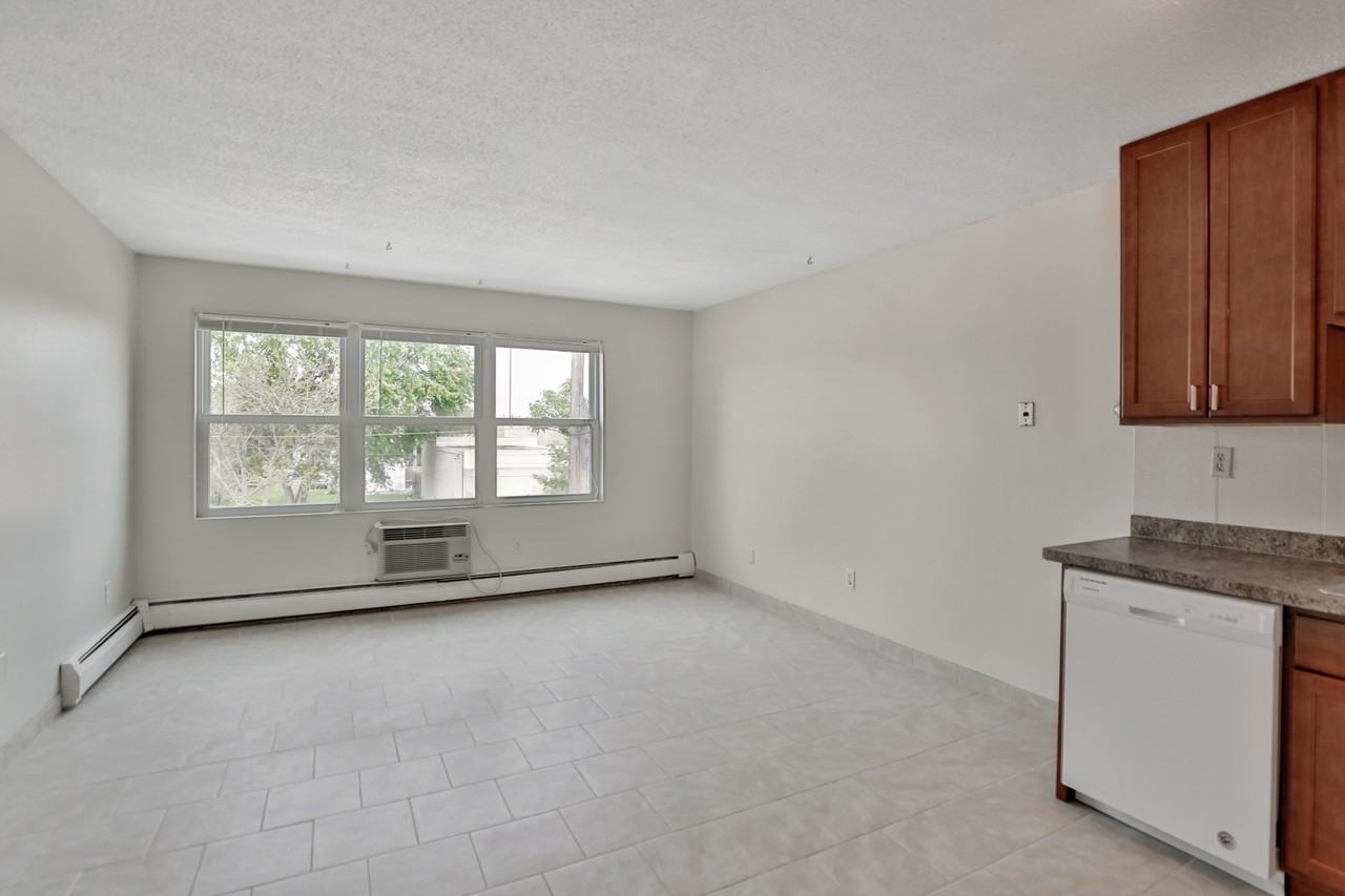 817 12th Ave Se - Photo 2 of 11