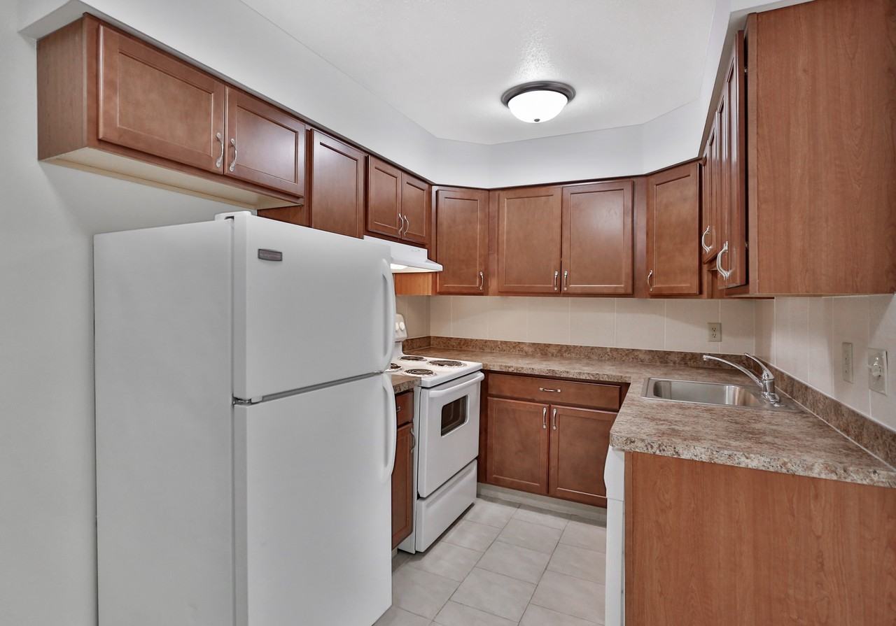 817 12th Ave Se - Photo 3 of 11