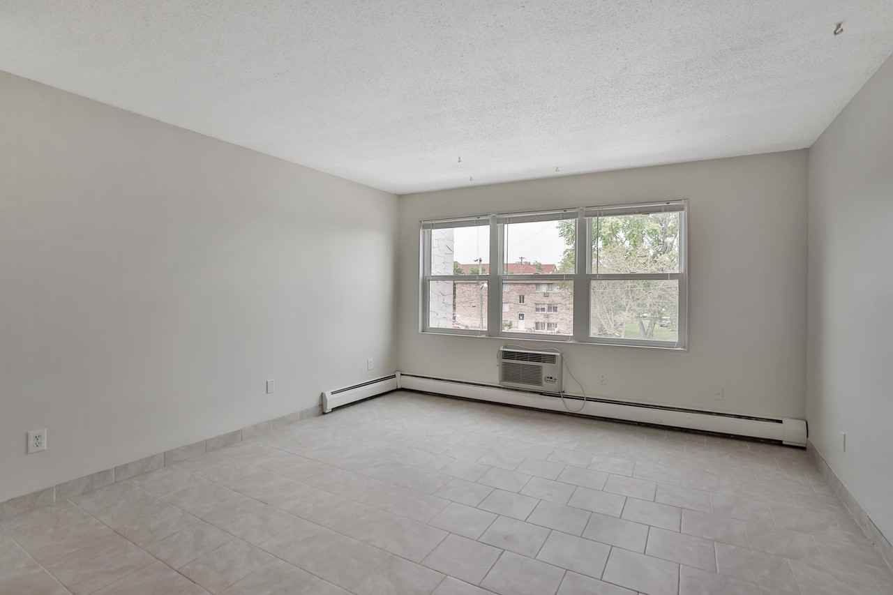 817 12th Ave Se - Photo 4 of 11