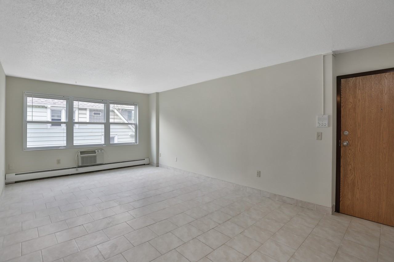 817 12th Ave Se - Photo 7 of 11