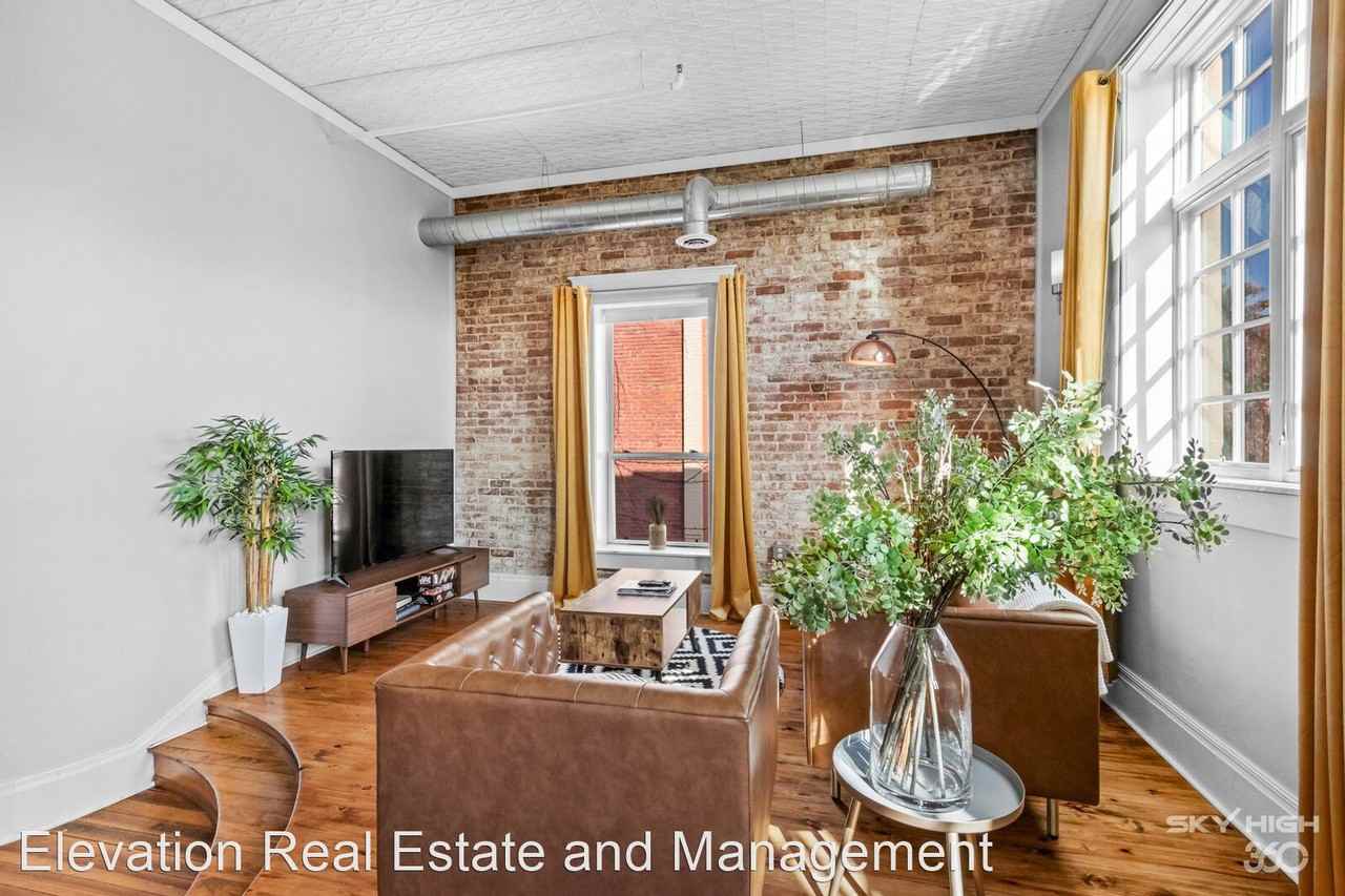 116 S Broadway St - Photo 3 of 22