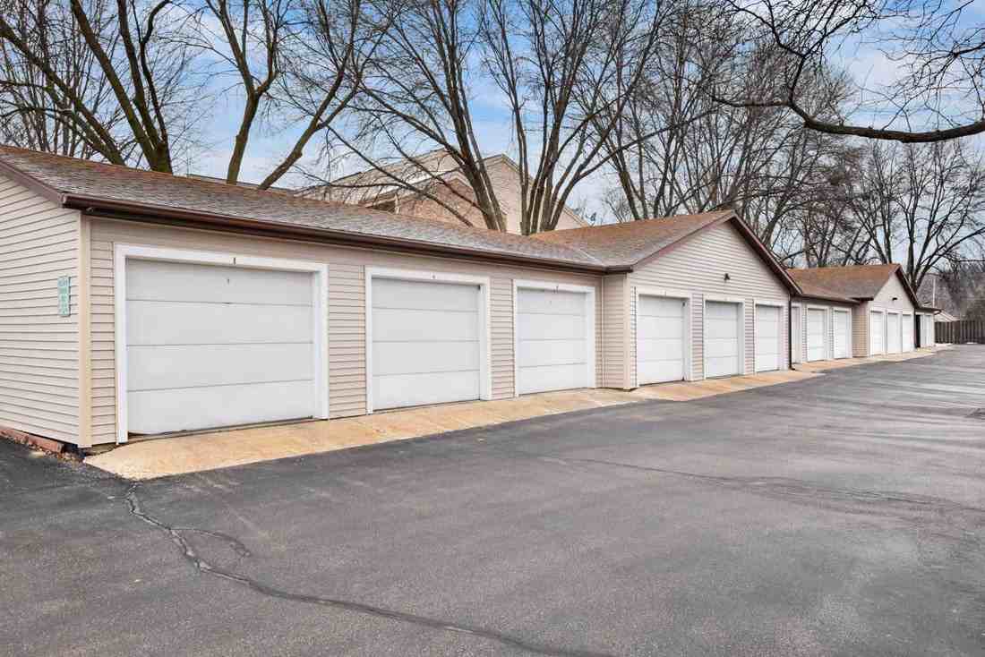 PHEASANT BRANCH SENIOR APARTMENTS (55 & Older) - Photo 4 of 19