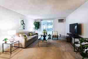 featured image of 550 Michigan Ave