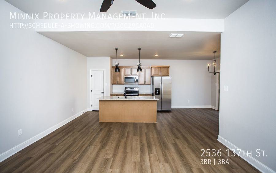 2536 137Th St - Photo 2 of 46