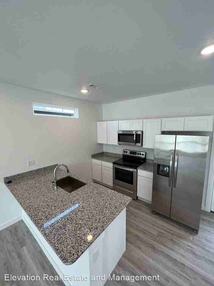 1080 Ventnor Ave - Photo 3 of 20