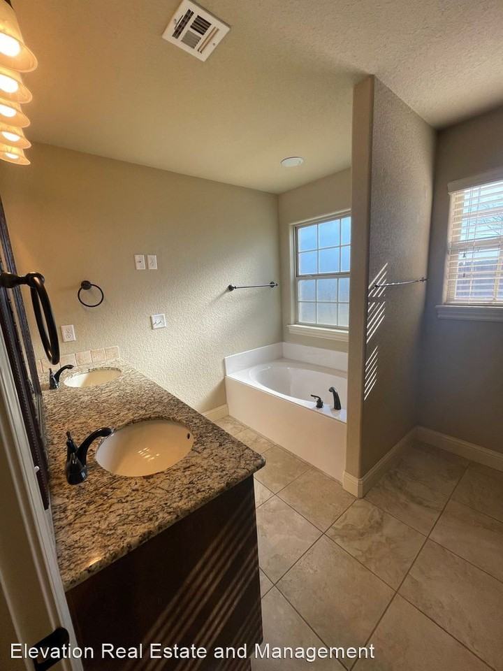 2905 SW Tanglewood Ave - Photo 3 of 28