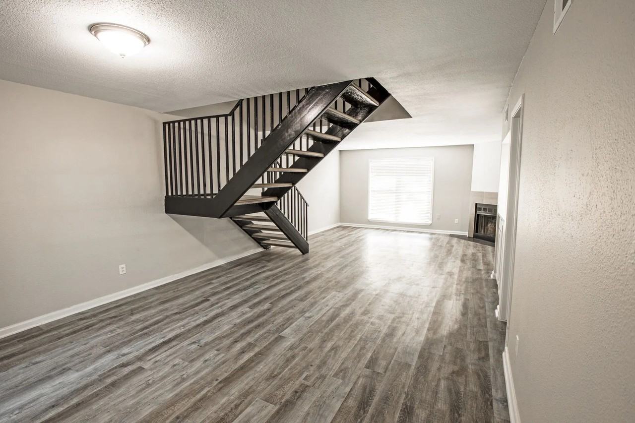 RoundHill Townhomes - Photo 3 of 25