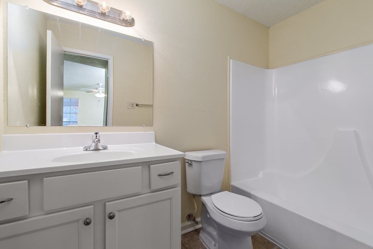 River Oaks Apartments - Photo 7 of 9