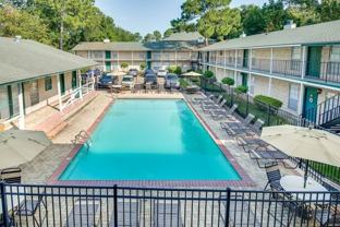 River Oaks Apartments - Photo 1 of 1