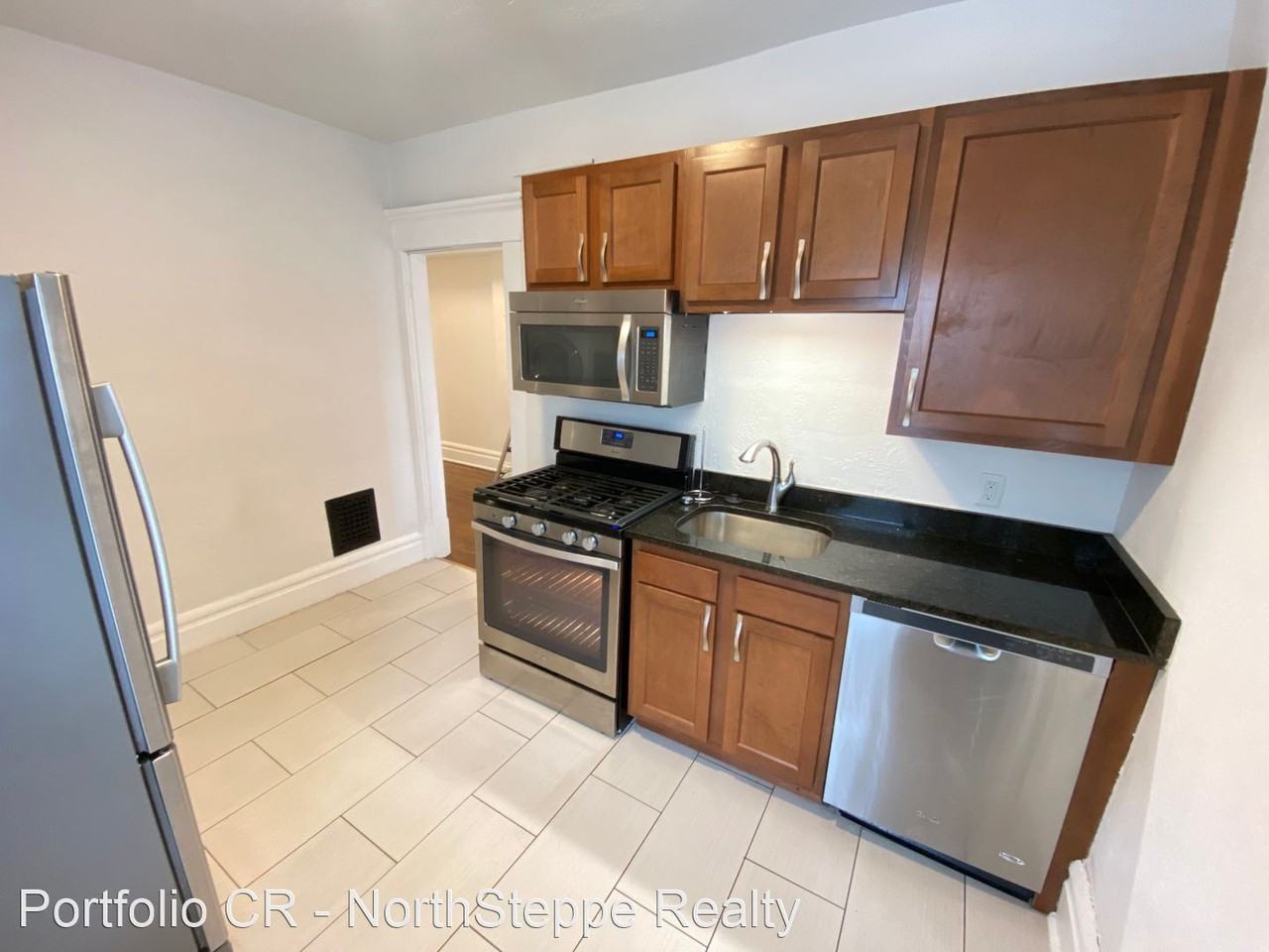 866 Dennison Ave Apartments in Victorian Village, Columbus, OH 43215