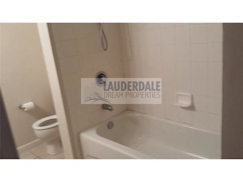 533 NE 3rd St - Photo 2 of 11