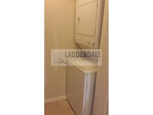 533 NE 3rd St - Photo 3 of 11