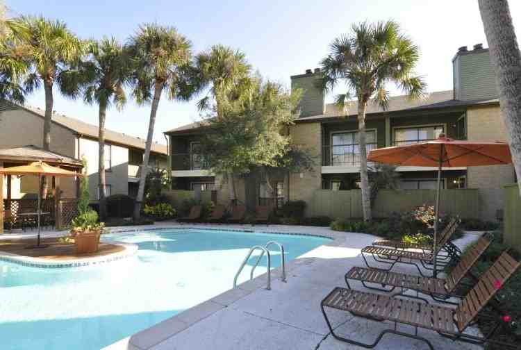 Oaks of Westchase Apartments - Photo 3 of 26