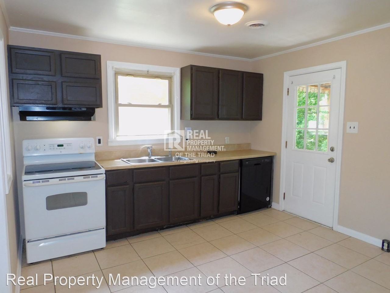 1404 Lincoln St - Photo 3 of 29