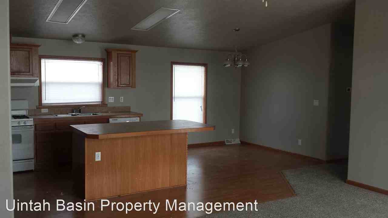 404 W 2100 S - Photo 2 of 11