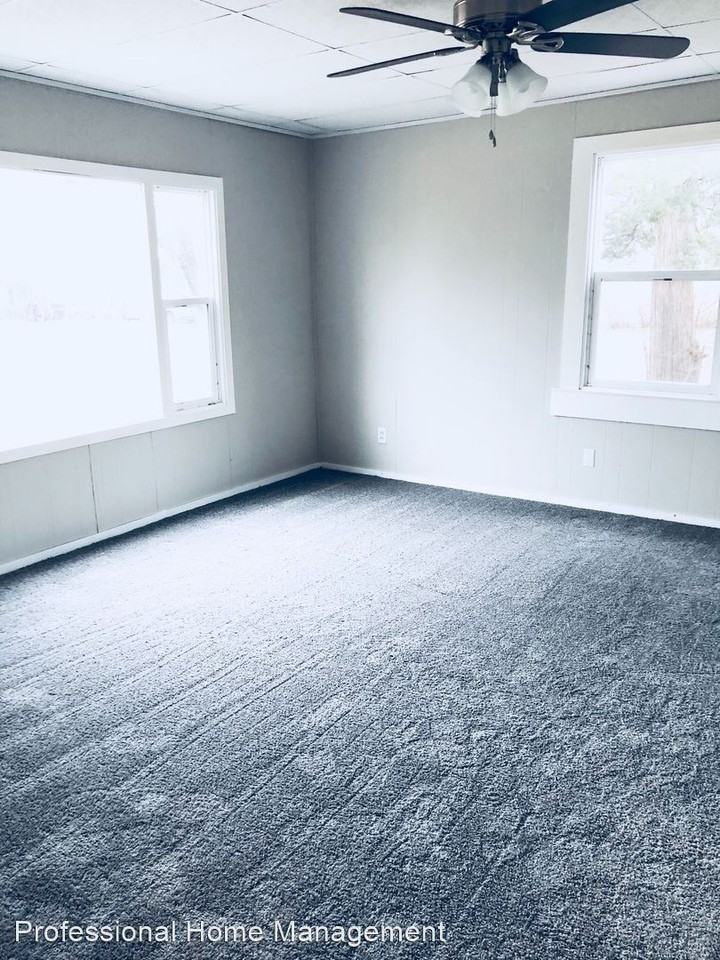 610 Se 3rd St - Photo 3 of 3