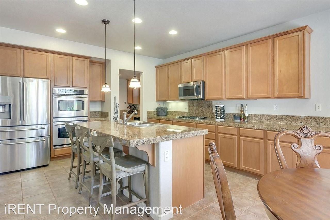 940 Campfire Cir - Photo 2 of 11