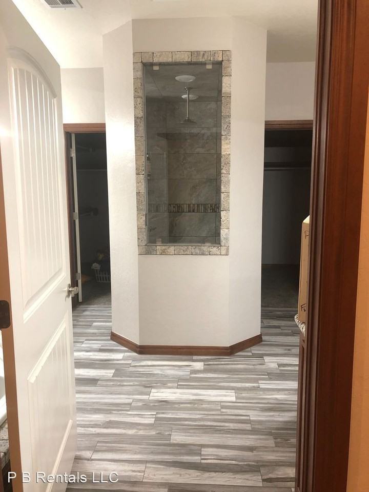 1110 Waverly Way - Photo 3 of 7