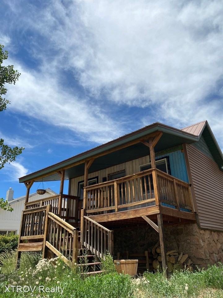 616 W Grand Ave - Photo 2 of 15