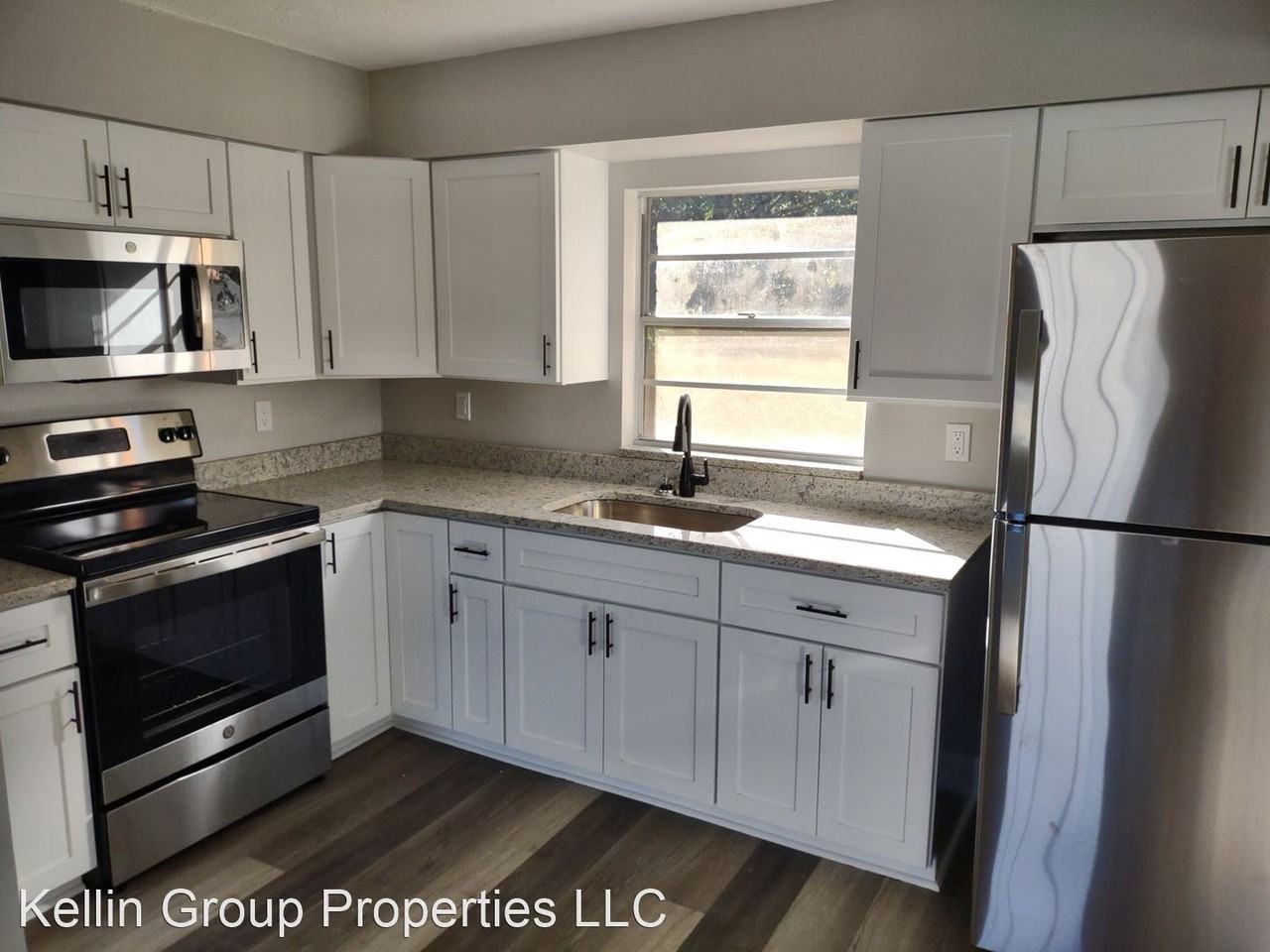 8725 N 50th St - Photo 3 of 11