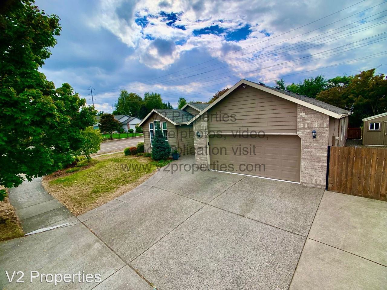 3561 Ne 218th Ave - Photo 2 of 40