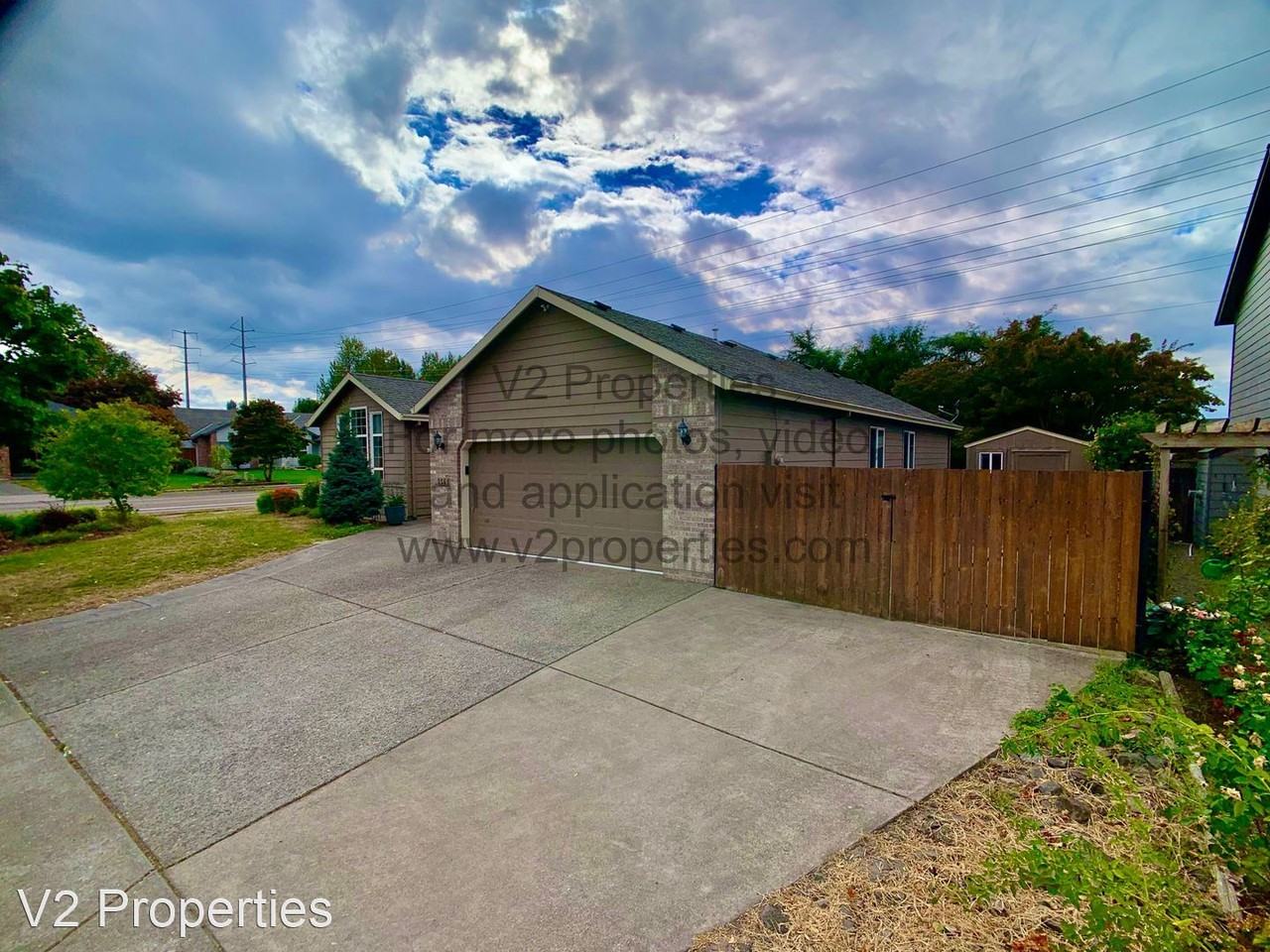 3561 Ne 218th Ave - Photo 3 of 40