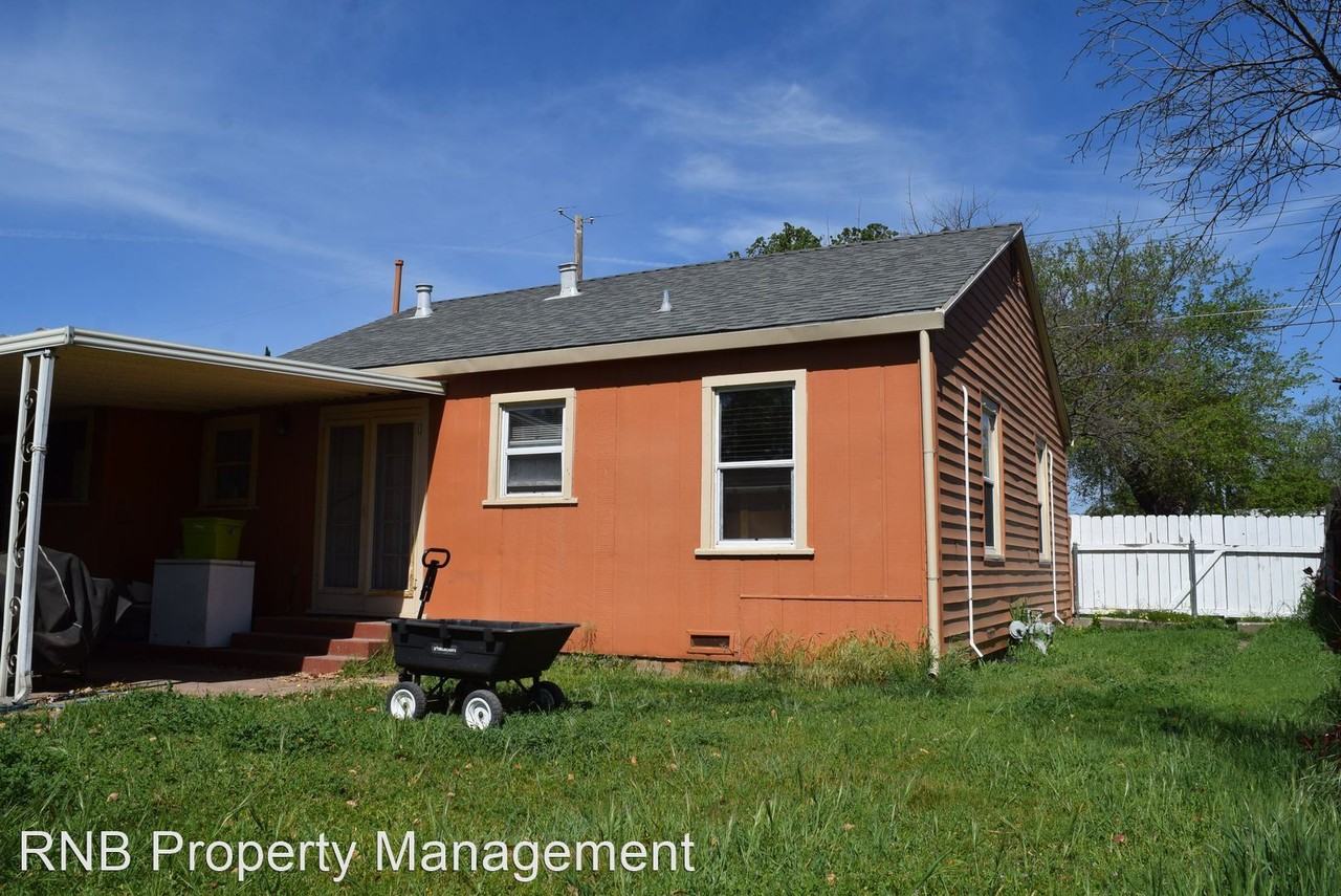 440 Lampasas Ave - Photo 2 of 4