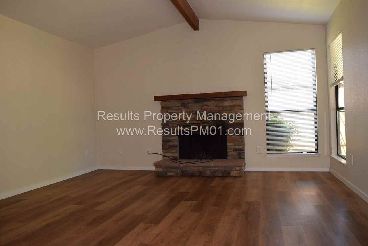 315 Union St - Photo 2 of 9