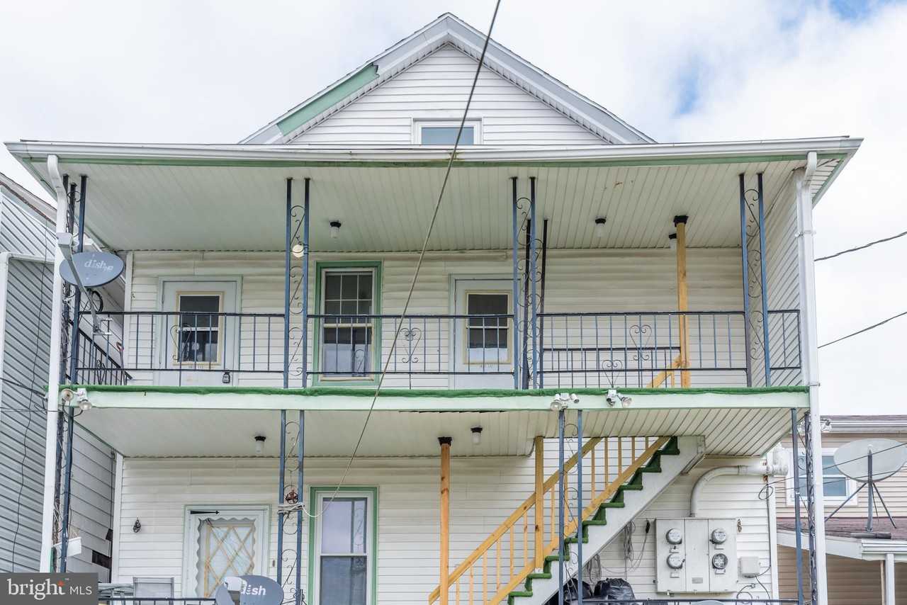 1023 1/2 Spruce St - Photo 2 of 10