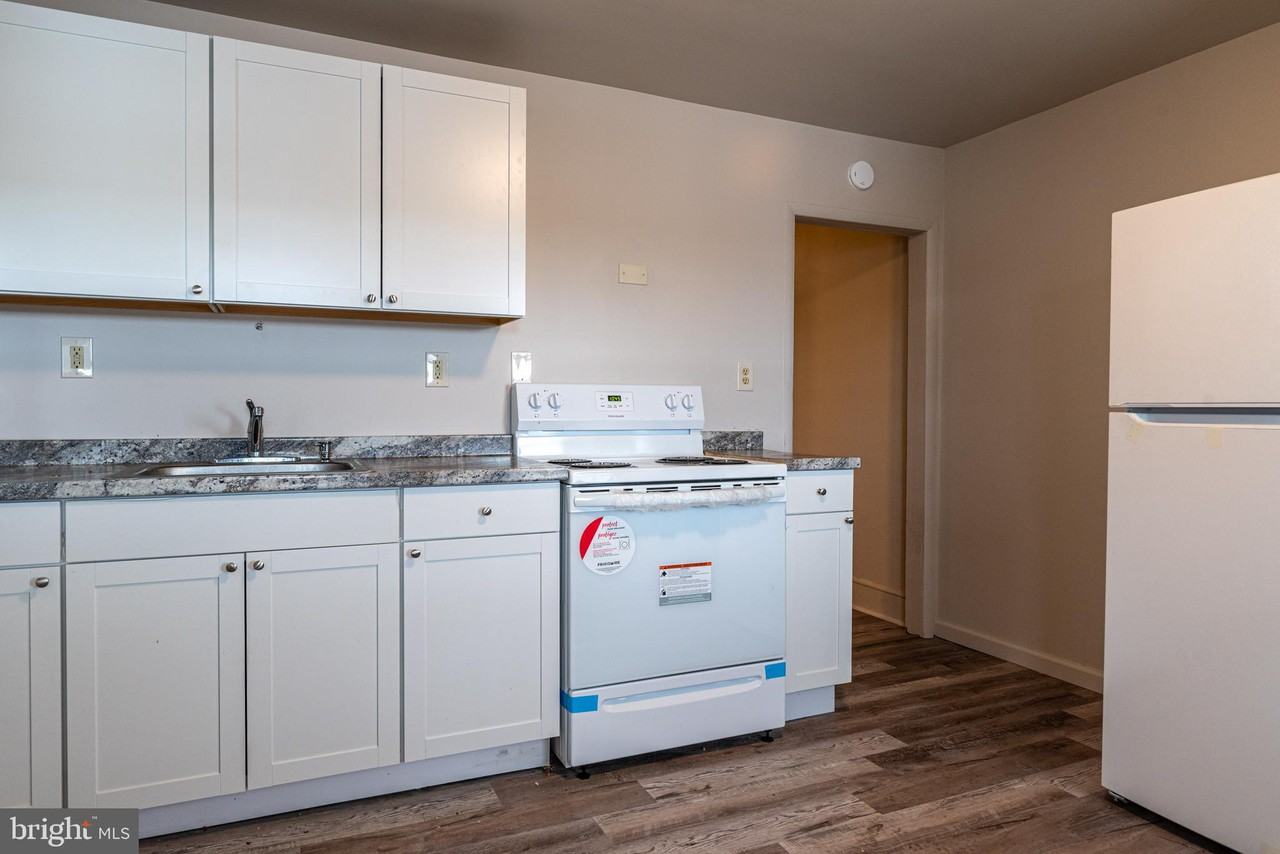 1023 1/2 Spruce St - Photo 3 of 10