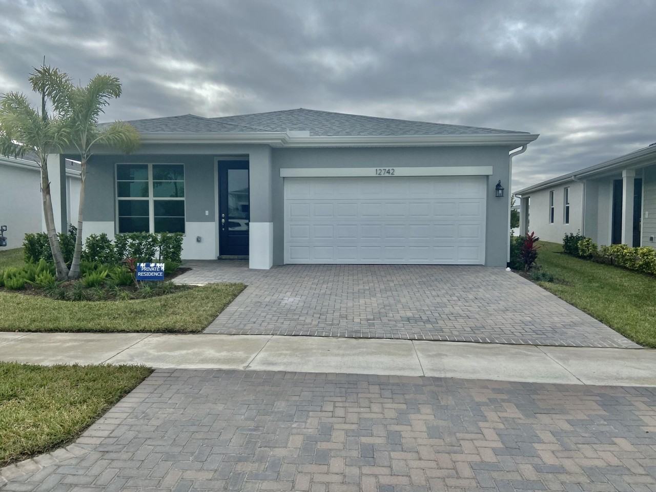 12742 Sw Phoenix Dr - Photo 2 of 18