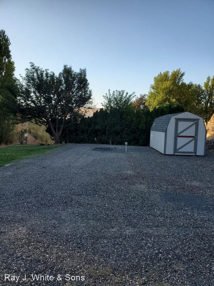 1478-1496-1516-1534-1556 42ND ST N - Photo 3 of 7