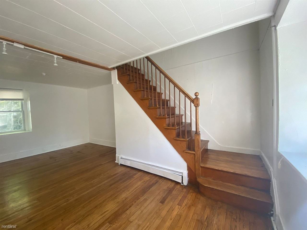 27 Hawthorne Ave - Photo 3 of 10