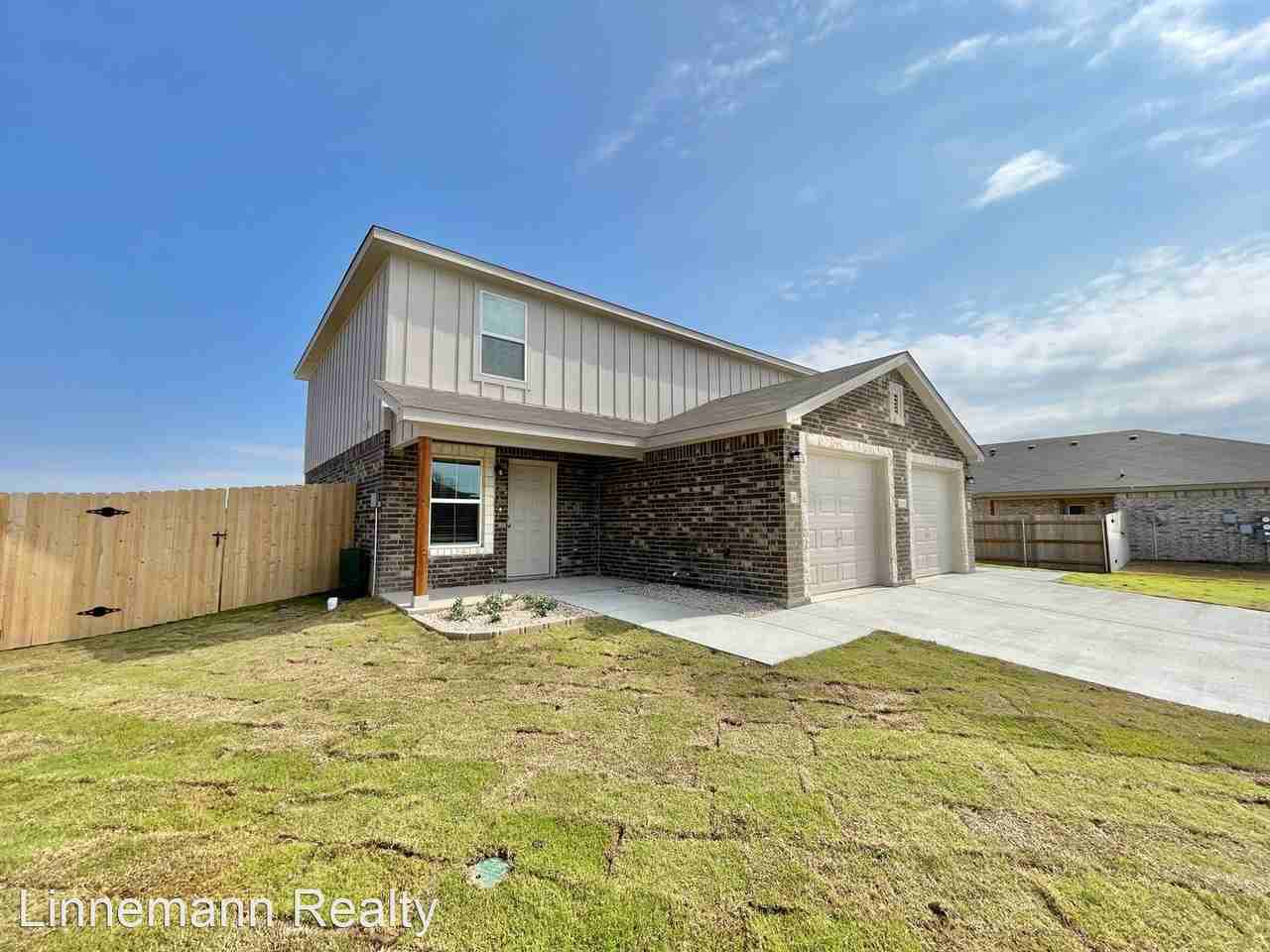 1708  Castroville Trail - Photo 2 of 26