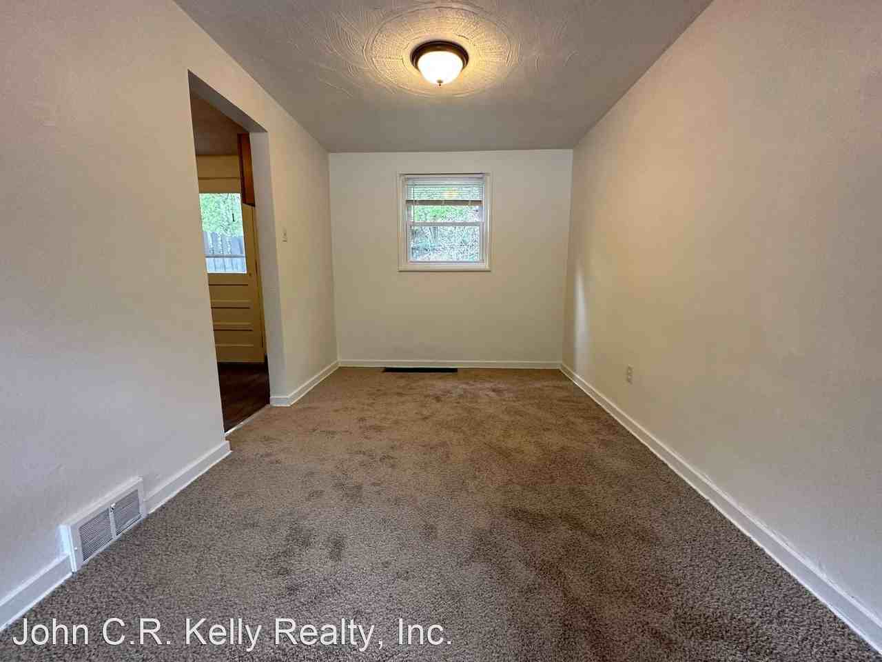 544-546 Long Road - Photo 3 of 11