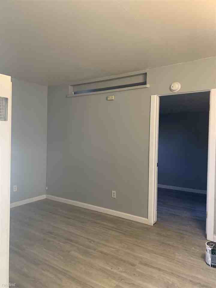 15724 L St - Photo 2 of 12