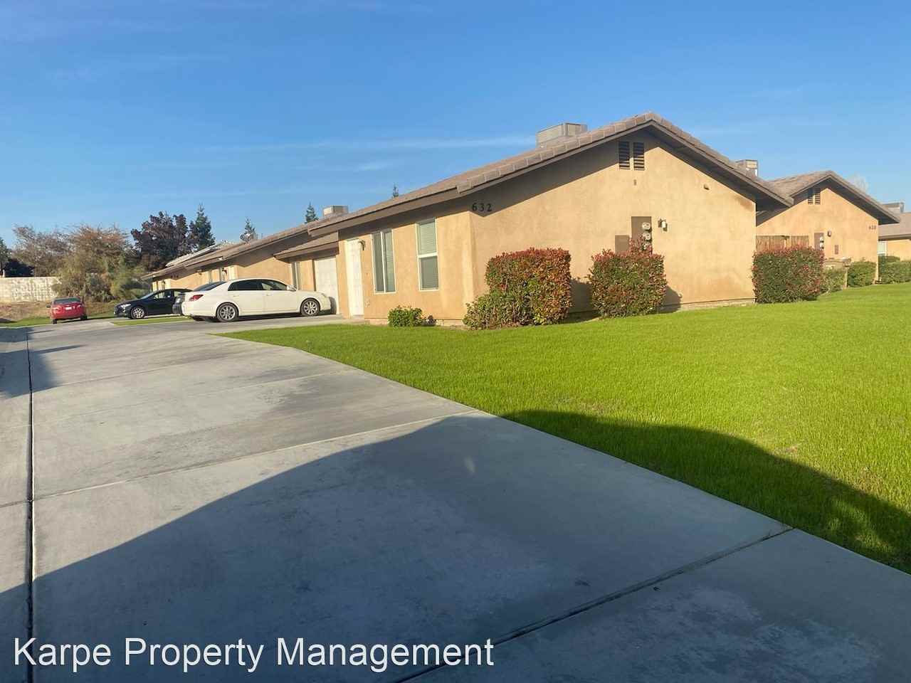 632 W Day Ave Units AB Apartments in Highland Knolls, Oildale, CA