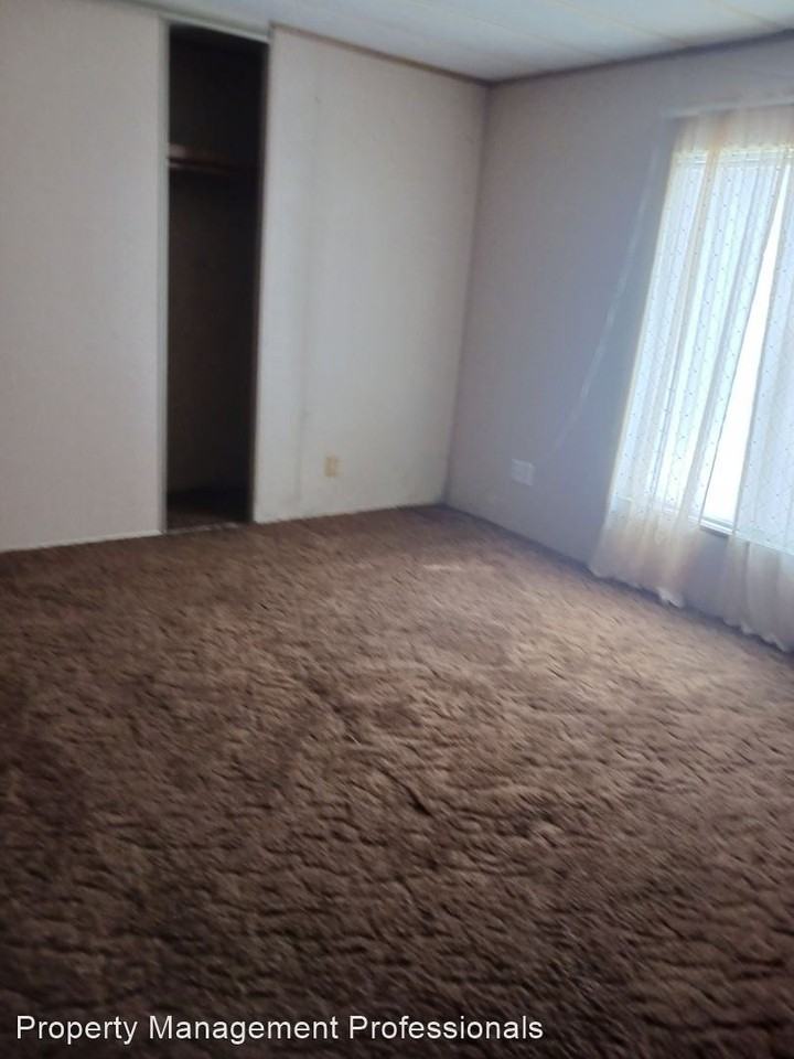 243 Turtle Ln - Photo 3 of 6