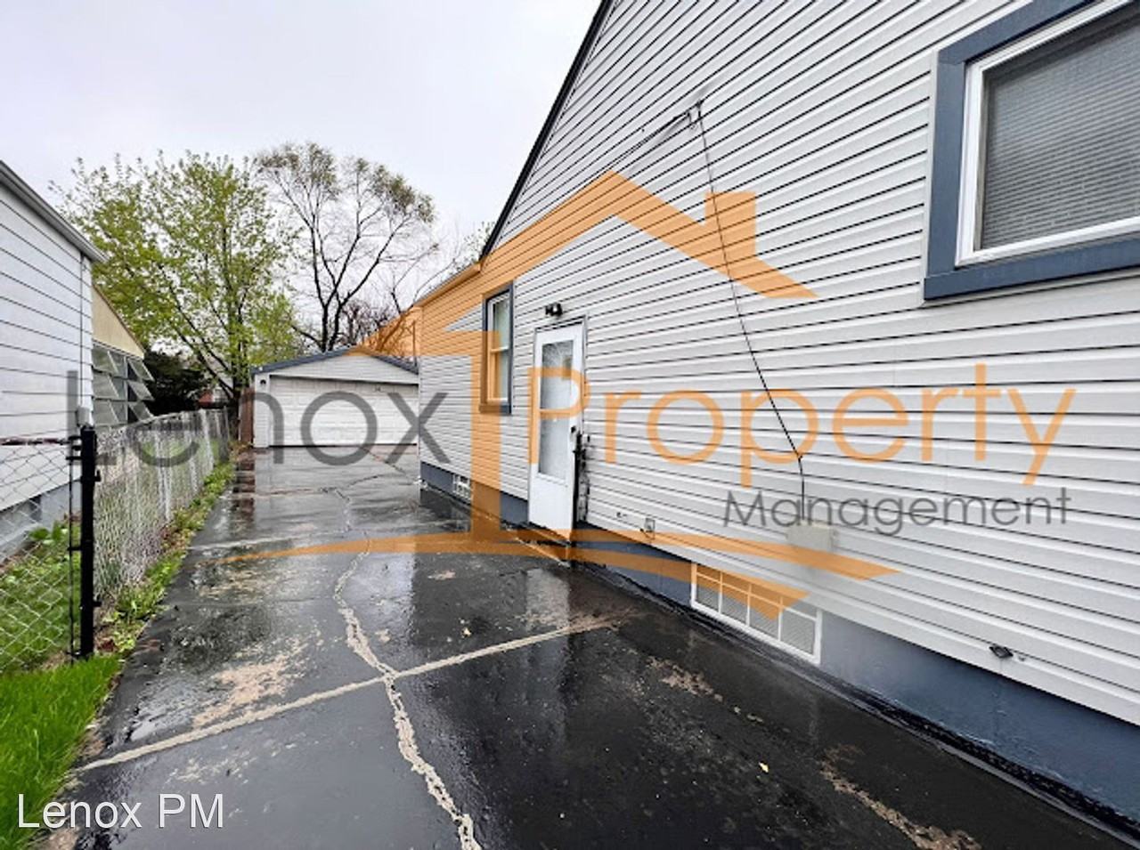 18542 Woodside St - Photo 2 of 17