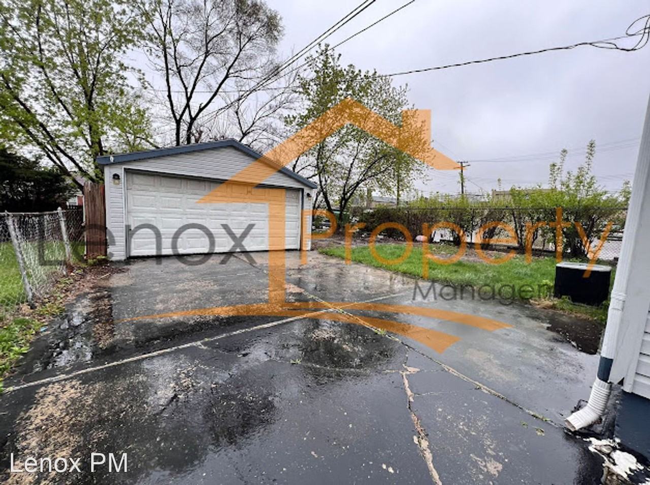 18542 Woodside St - Photo 3 of 17