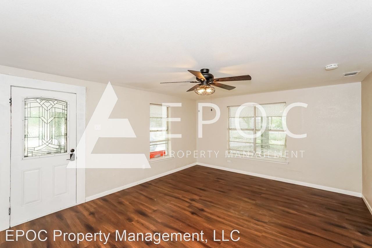 1613 Cloverleaf Rd - Photo 2 of 15